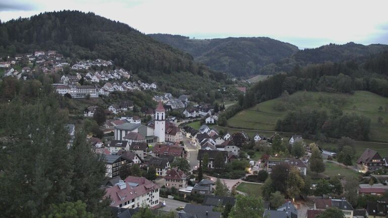 Dieses Bild zeigt eine Webcam-Aufnahme von Ottenhöfen, aufgenommen am Sonntag, den 11.10.2026 um 19:00 Uhr