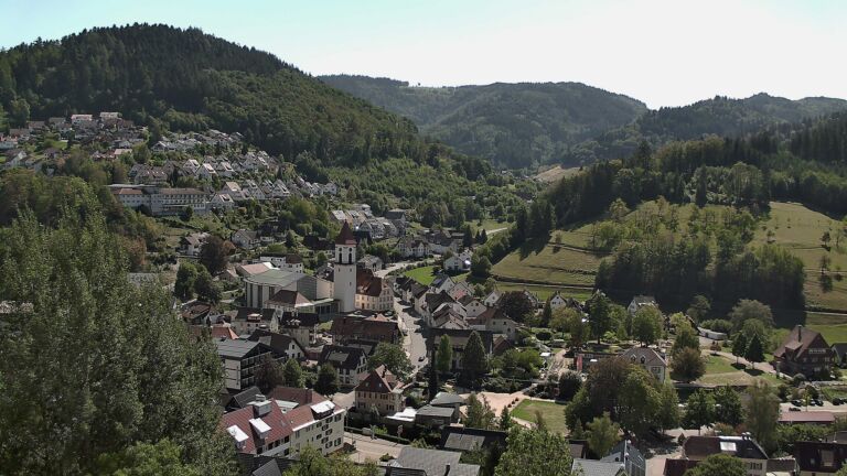 Dieses Bild zeigt eine Webcam-Aufnahme von Ottenhöfen, aufgenommen am Dienstag, den 08.09.2026 um 13:30 Uhr