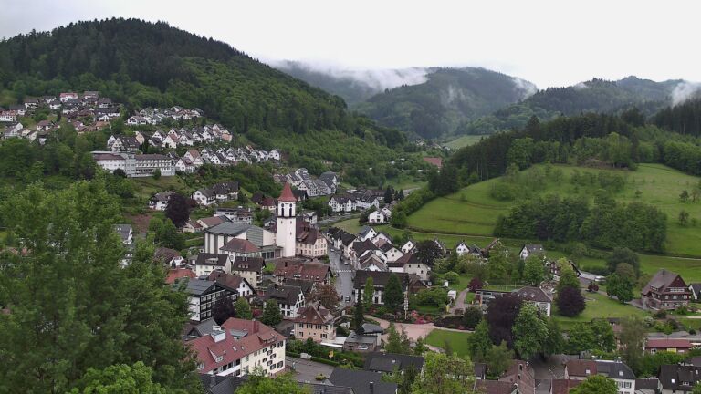 Dieses Bild zeigt eine Webcam-Aufnahme von Ottenhöfen, aufgenommen am Samstag, den 16.05.2026 um 08:30 Uhr