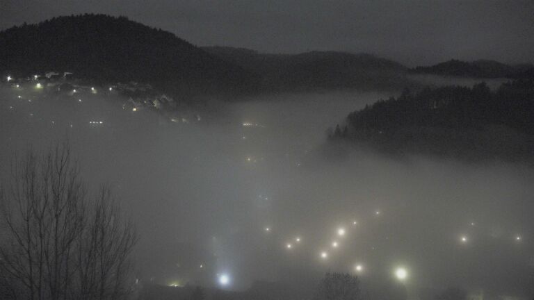 Dieses Bild zeigt eine Webcam-Aufnahme von Ottenhöfen, aufgenommen am Sonntag, den 01.02.2026 um 03:30 Uhr