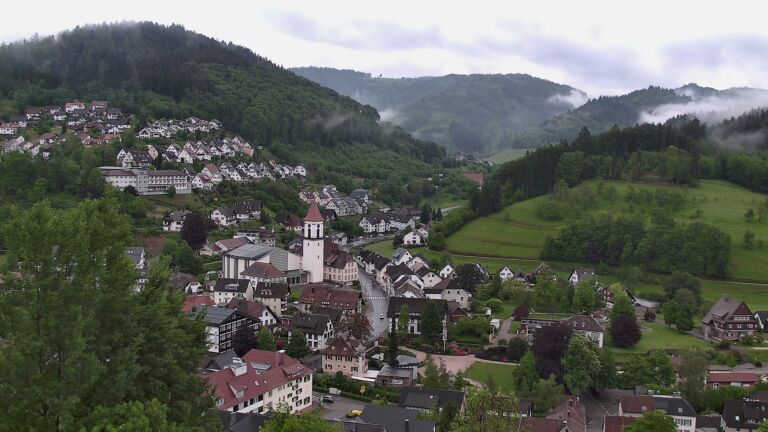 Dieses Bild zeigt eine Webcam-Aufnahme von Ottenhöfen, aufgenommen am Sonntag, den 10.05.2026 um 19:40 Uhr