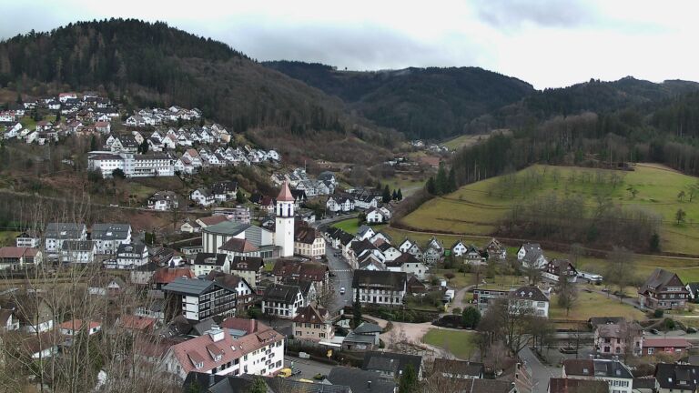 Dieses Bild zeigt eine Webcam-Aufnahme von Ottenhöfen, aufgenommen am Dienstag, den 10.02.2026 um 15:00 Uhr