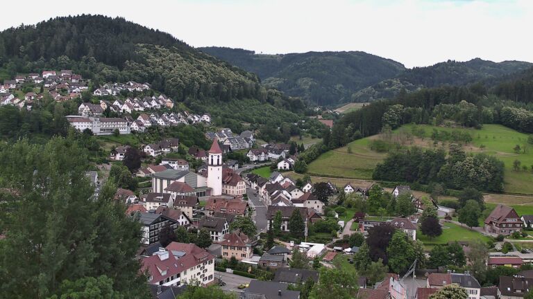 Dieses Bild zeigt eine Webcam-Aufnahme von Ottenhöfen, aufgenommen am Sonntag, den 21.06.2026 um 07:40 Uhr