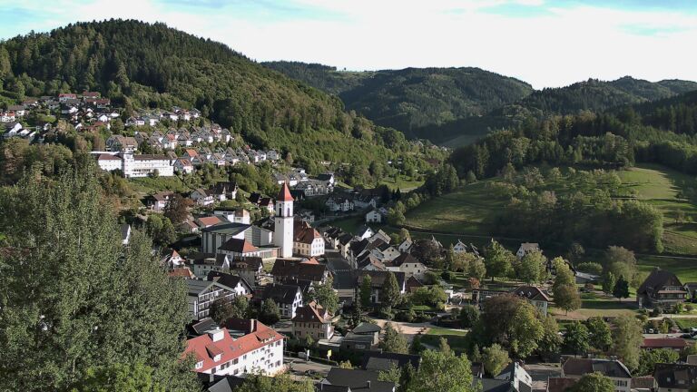 Dieses Bild zeigt eine Webcam-Aufnahme von Ottenhöfen, aufgenommen am Samstag, den 19.09.2026 um 17:40 Uhr