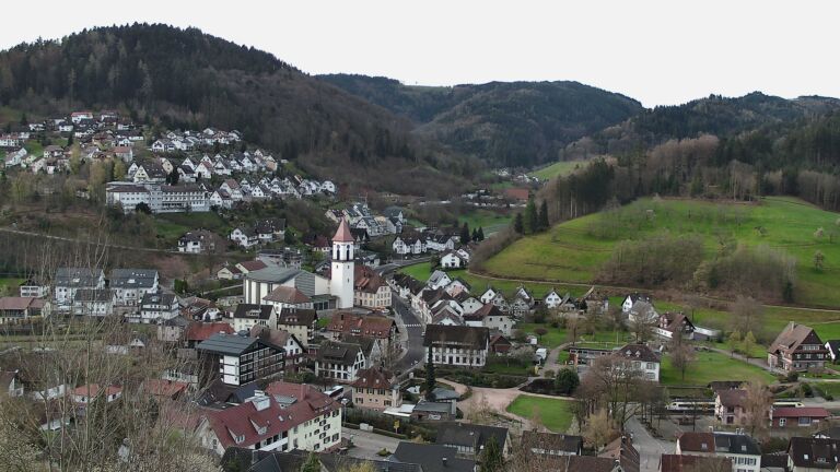 Dieses Bild zeigt eine Webcam-Aufnahme von Ottenhöfen, aufgenommen am Sonntag, den 05.04.2026 um 08:20 Uhr