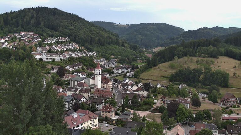 Dieses Bild zeigt eine Webcam-Aufnahme von Ottenhöfen, aufgenommen am Donnerstag, den 16.07.2026 um 18:40 Uhr