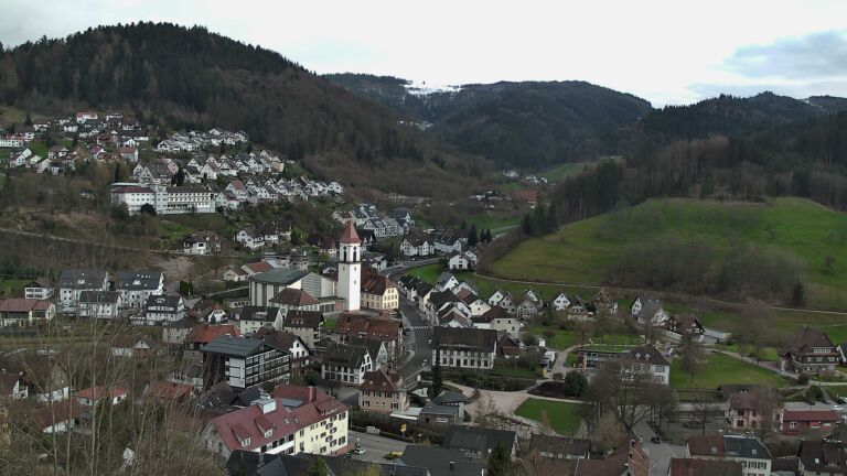 Dieses Bild zeigt eine Webcam-Aufnahme von Ottenhöfen, aufgenommen am Freitag, den 27.03.2026 um 17:20 Uhr