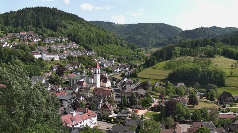 Dieses Bild zeigt eine Webcam-Aufnahme von Ottenhöfen, aufgenommen am Sonntag, den 24.05.2026 um 16:30 Uhr