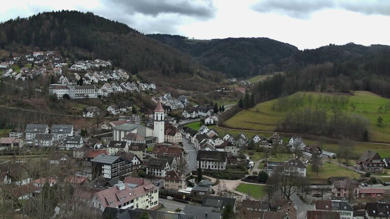 Dieses Bild zeigt eine Webcam-Aufnahme von Ottenhöfen, aufgenommen am Montag, den 23.02.2026 um 13:20 Uhr