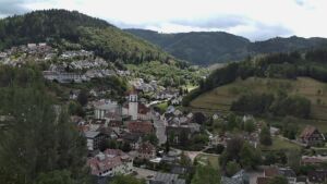 Dieses Bild zeigt eine Webcam-Aufnahme von Ottenhöfen, aufgenommen am Montag, den 31.08.2026 um 13:00 Uhr