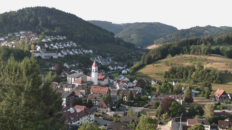 Dieses Bild zeigt eine Webcam-Aufnahme von Ottenhöfen, aufgenommen am Donnerstag, den 16.07.2026 um 07:10 Uhr