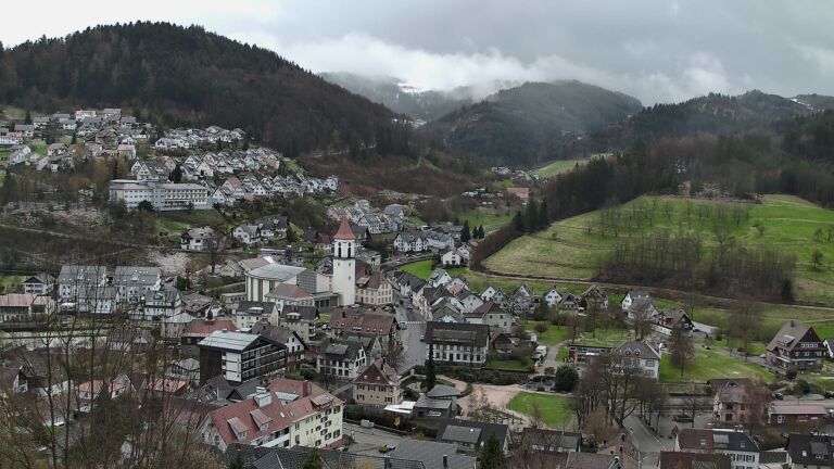 Dieses Bild zeigt eine Webcam-Aufnahme von Ottenhöfen, aufgenommen am Montag, den 30.03.2026 um 14:00 Uhr