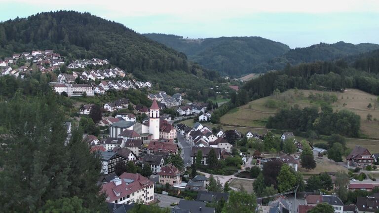 Dieses Bild zeigt eine Webcam-Aufnahme von Ottenhöfen, aufgenommen am Montag, den 03.08.2026 um 21:00 Uhr