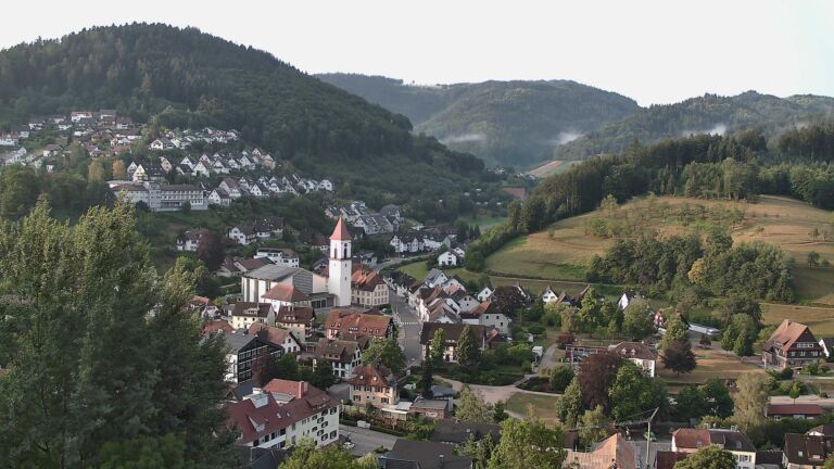 Dieses Bild zeigt eine Webcam-Aufnahme von Ottenhöfen, aufgenommen am Samstag, den 18.07.2026 um 07:00 Uhr