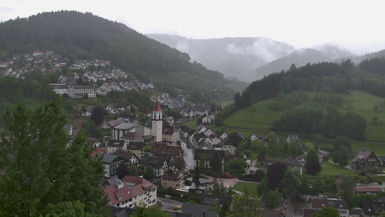 Dieses Bild zeigt eine Webcam-Aufnahme von Ottenhöfen, aufgenommen am Sonntag, den 10.05.2026 um 18:40 Uhr