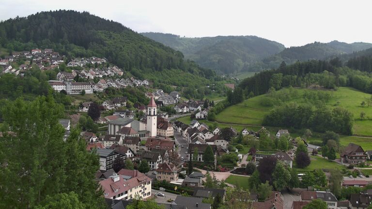 Dieses Bild zeigt eine Webcam-Aufnahme von Ottenhöfen, aufgenommen am Donnerstag, den 07.05.2026 um 17:10 Uhr