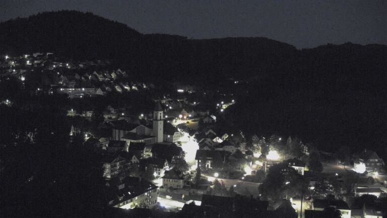 Dieses Bild zeigt eine Webcam-Aufnahme von Ottenhöfen, aufgenommen am Freitag, den 24.07.2026 um 04:30 Uhr