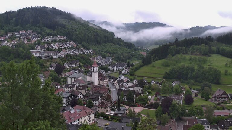 Dieses Bild zeigt eine Webcam-Aufnahme von Ottenhöfen, aufgenommen am Sonntag, den 10.05.2026 um 20:10 Uhr