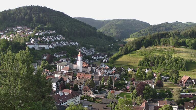 Dieses Bild zeigt eine Webcam-Aufnahme von Ottenhöfen, aufgenommen am Montag, den 25.05.2026 um 07:00 Uhr