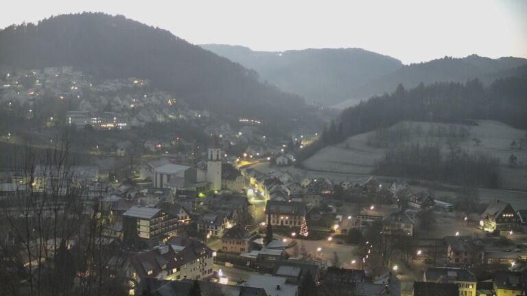 Dieses Bild zeigt eine Webcam-Aufnahme von Ottenhöfen, aufgenommen am Samstag, den 27.12.2025 um 07:40 Uhr