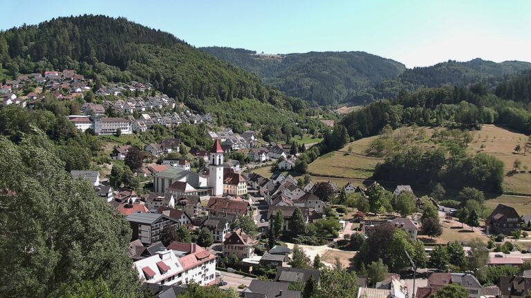 Dieses Bild zeigt eine Webcam-Aufnahme von Ottenhöfen, aufgenommen am Dienstag, den 28.07.2026 um 15:40 Uhr