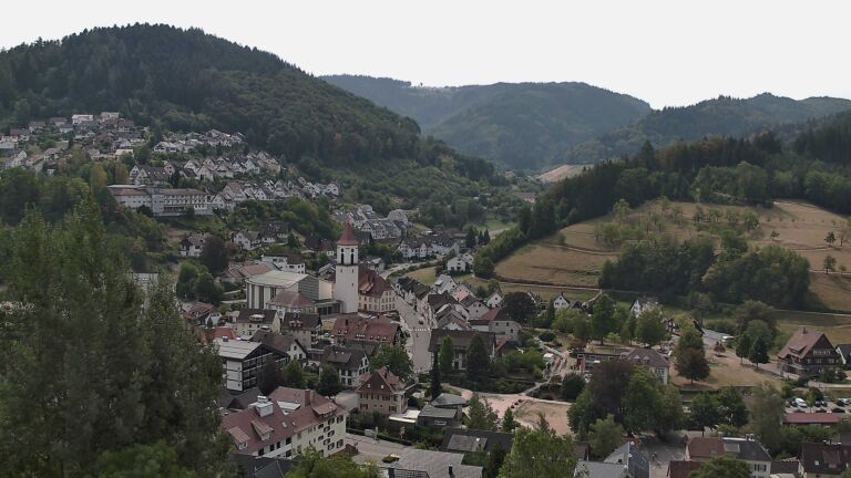 Dieses Bild zeigt eine Webcam-Aufnahme von Ottenhöfen, aufgenommen am Sonntag, den 16.08.2026 um 12:00 Uhr