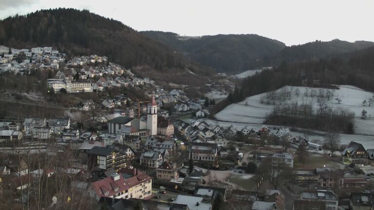 Dieses Bild zeigt eine Webcam-Aufnahme von Ottenhöfen, aufgenommen am Dienstag, den 30.12.2025 um 17:00 Uhr