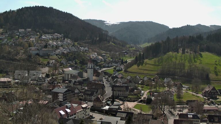 Dieses Bild zeigt eine Webcam-Aufnahme von Ottenhöfen, aufgenommen am Donnerstag, den 02.04.2026 um 13:20 Uhr