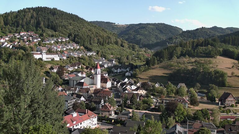 Dieses Bild zeigt eine Webcam-Aufnahme von Ottenhöfen, aufgenommen am Dienstag, den 11.08.2026 um 18:40 Uhr