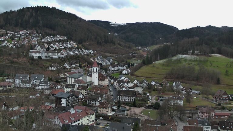 Dieses Bild zeigt eine Webcam-Aufnahme von Ottenhöfen, aufgenommen am Freitag, den 09.01.2026 um 15:20 Uhr