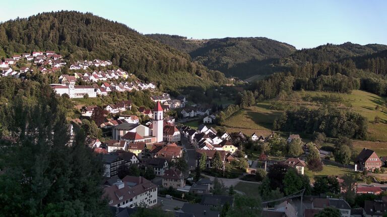 Dieses Bild zeigt eine Webcam-Aufnahme von Ottenhöfen, aufgenommen am Mittwoch, den 01.07.2026 um 20:20 Uhr