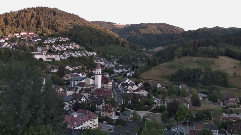 Dieses Bild zeigt eine Webcam-Aufnahme von Ottenhöfen, aufgenommen am Donnerstag, den 06.08.2026 um 20:30 Uhr