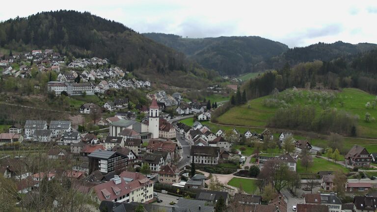 Dieses Bild zeigt eine Webcam-Aufnahme von Ottenhöfen, aufgenommen am Freitag, den 10.04.2026 um 14:00 Uhr