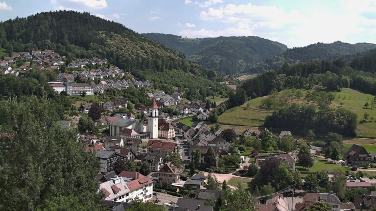 Dieses Bild zeigt eine Webcam-Aufnahme von Ottenhöfen, aufgenommen am Freitag, den 26.06.2026 um 15:50 Uhr