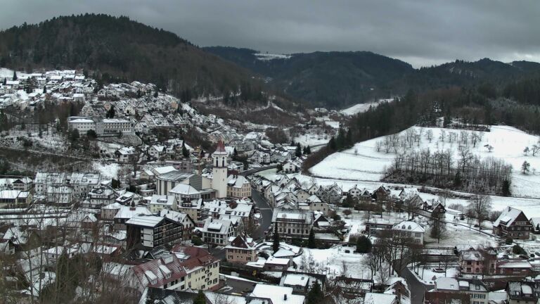 Dieses Bild zeigt eine Webcam-Aufnahme von Ottenhöfen, aufgenommen am Freitag, den 02.01.2026 um 16:20 Uhr