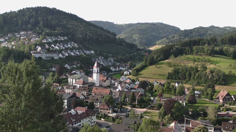 Dieses Bild zeigt eine Webcam-Aufnahme von Ottenhöfen, aufgenommen am Freitag, den 26.06.2026 um 07:50 Uhr