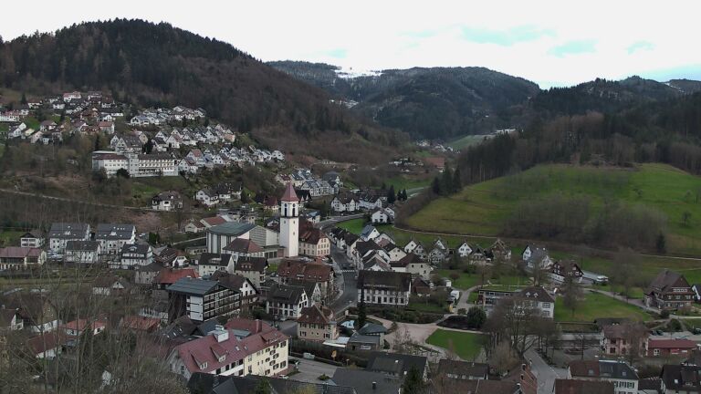 Dieses Bild zeigt eine Webcam-Aufnahme von Ottenhöfen, aufgenommen am Donnerstag, den 26.03.2026 um 18:10 Uhr