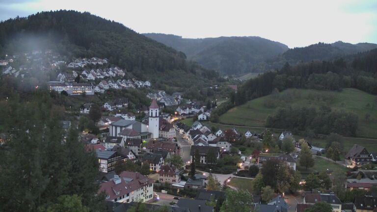 Dieses Bild zeigt eine Webcam-Aufnahme von Ottenhöfen, aufgenommen am Freitag, den 23.10.2026 um 18:30 Uhr