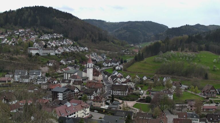 Dieses Bild zeigt eine Webcam-Aufnahme von Ottenhöfen, aufgenommen am Freitag, den 10.04.2026 um 17:50 Uhr