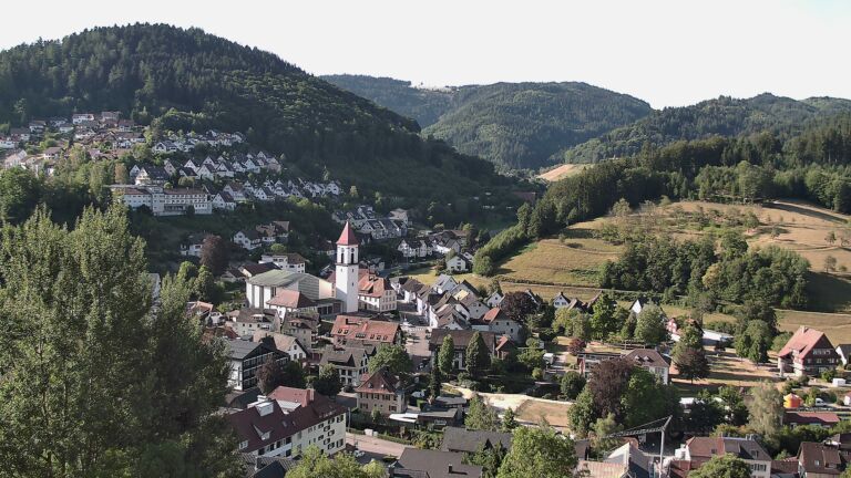 Dieses Bild zeigt eine Webcam-Aufnahme von Ottenhöfen, aufgenommen am Samstag, den 25.07.2026 um 08:40 Uhr