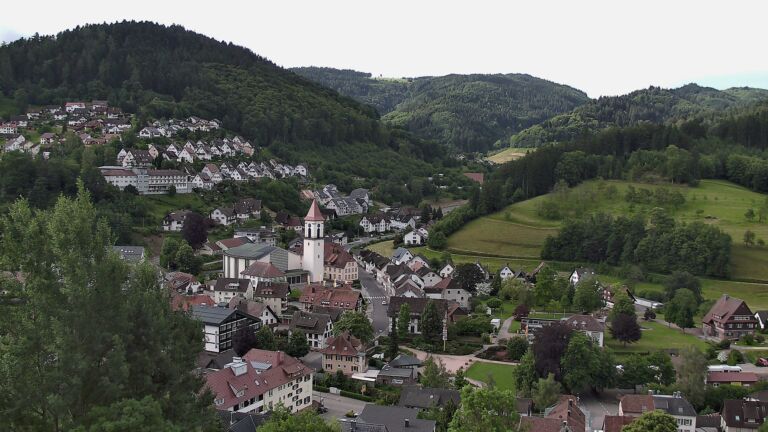 Dieses Bild zeigt eine Webcam-Aufnahme von Ottenhöfen, aufgenommen am Freitag, den 05.06.2026 um 08:50 Uhr