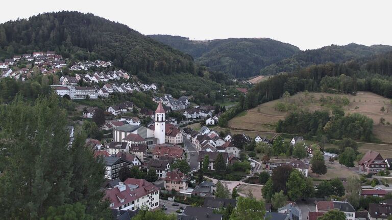 Dieses Bild zeigt eine Webcam-Aufnahme von Ottenhöfen, aufgenommen am Donnerstag, den 13.08.2026 um 06:40 Uhr