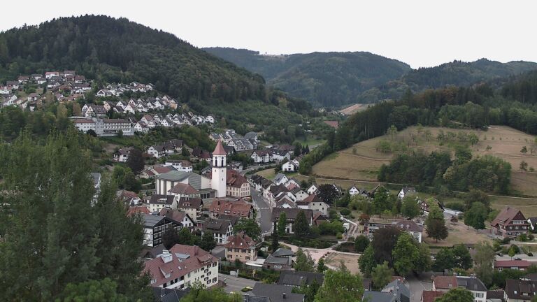 Dieses Bild zeigt eine Webcam-Aufnahme von Ottenhöfen, aufgenommen am Sonntag, den 16.08.2026 um 08:20 Uhr