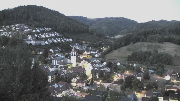 Dieses Bild zeigt eine Webcam-Aufnahme von Ottenhöfen, aufgenommen am Freitag, den 07.08.2026 um 05:30 Uhr