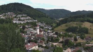 Dieses Bild zeigt eine Webcam-Aufnahme von Ottenhöfen, aufgenommen am Donnerstag, den 16.07.2026 um 17:30 Uhr