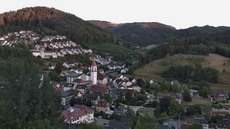 Dieses Bild zeigt eine Webcam-Aufnahme von Ottenhöfen, aufgenommen am Donnerstag, den 06.08.2026 um 20:40 Uhr
