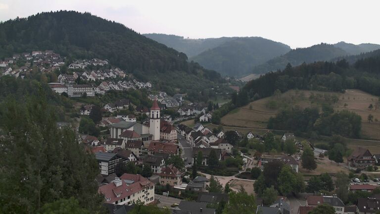Dieses Bild zeigt eine Webcam-Aufnahme von Ottenhöfen, aufgenommen am Sonntag, den 16.08.2026 um 15:00 Uhr