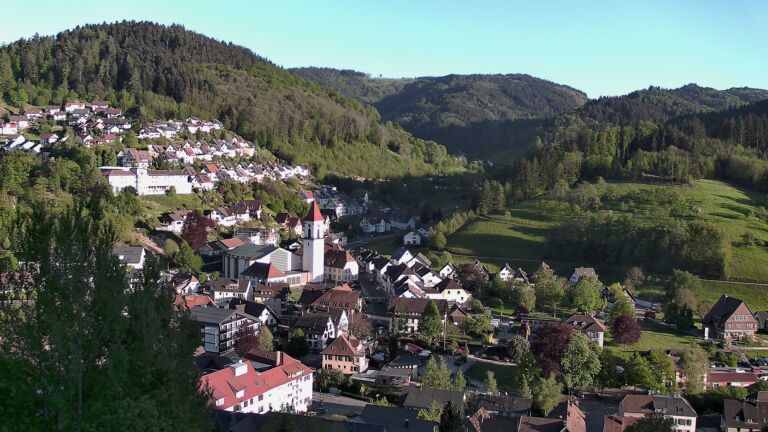 Dieses Bild zeigt eine Webcam-Aufnahme von Ottenhöfen, aufgenommen am Donnerstag, den 30.04.2026 um 19:30 Uhr