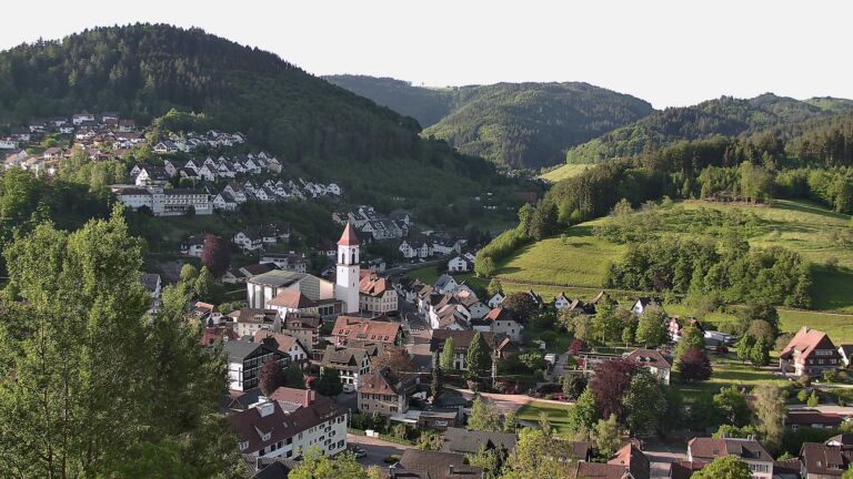 Dieses Bild zeigt eine Webcam-Aufnahme von Ottenhöfen, aufgenommen am Sonntag, den 10.05.2026 um 07:40 Uhr