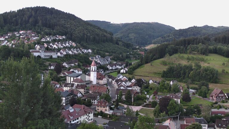Dieses Bild zeigt eine Webcam-Aufnahme von Ottenhöfen, aufgenommen am Freitag, den 03.07.2026 um 06:20 Uhr